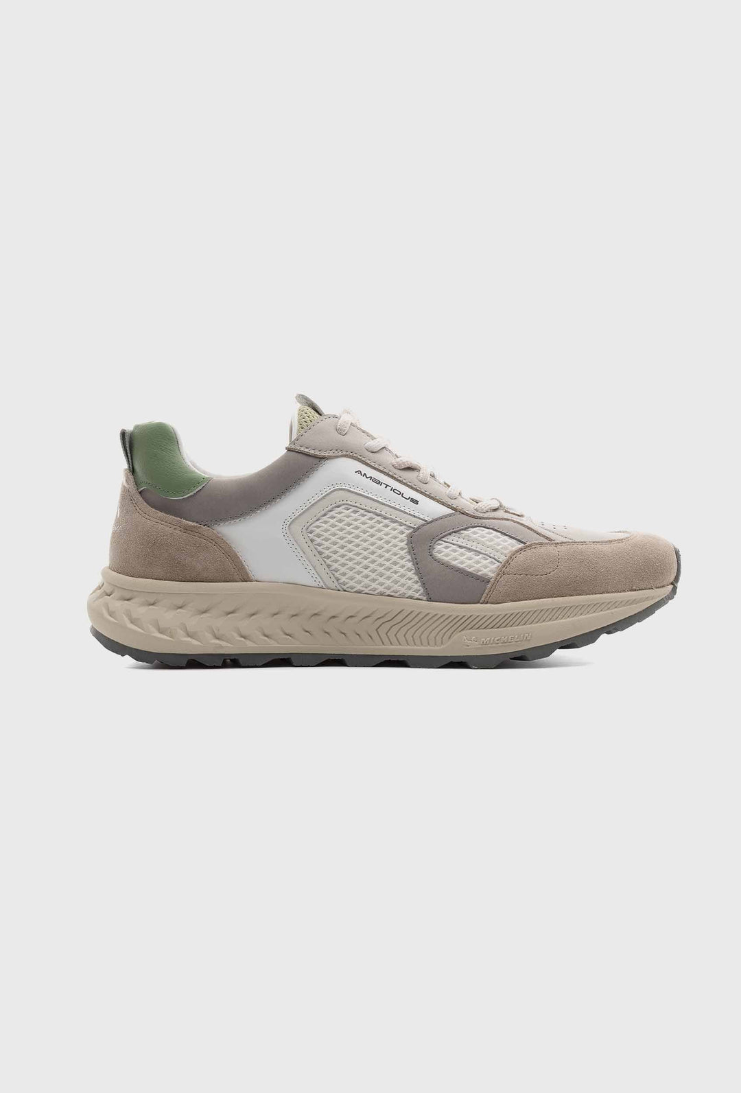 Baskets de sport modernes dans les tons beige, gris et vert