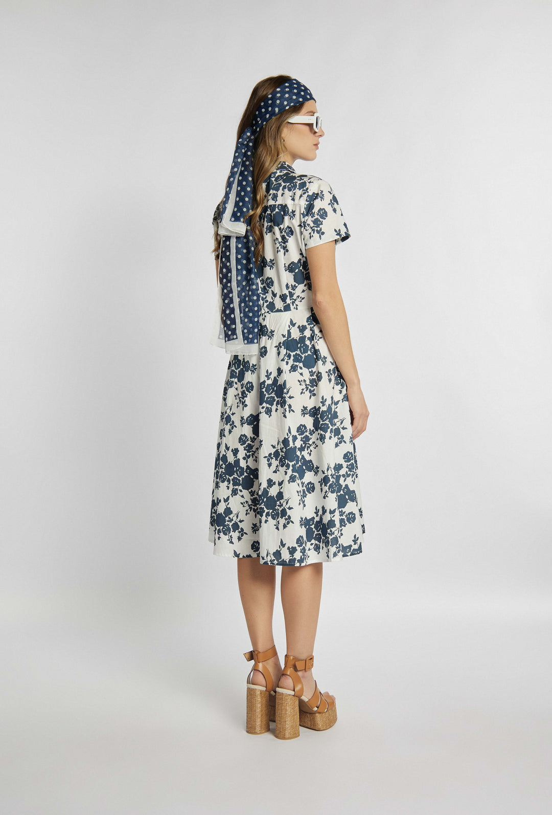 Elegantes Kurzarm-Midikleid mit Blumenmotiv