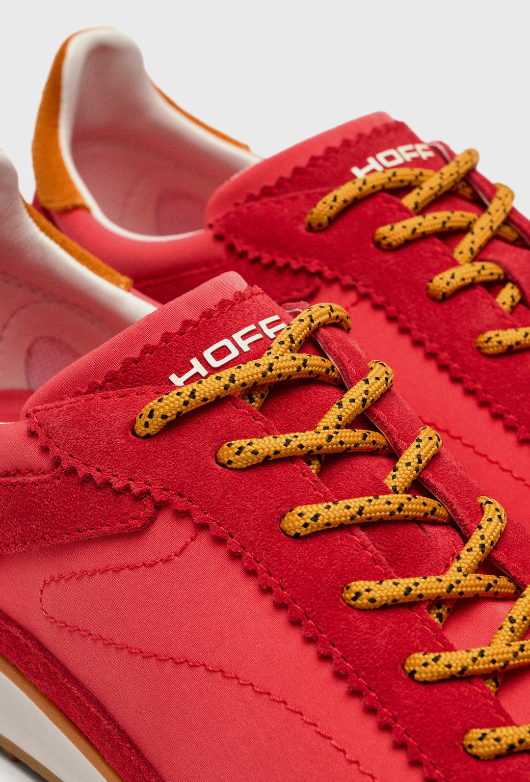 Trail-Sneaker in Koralle