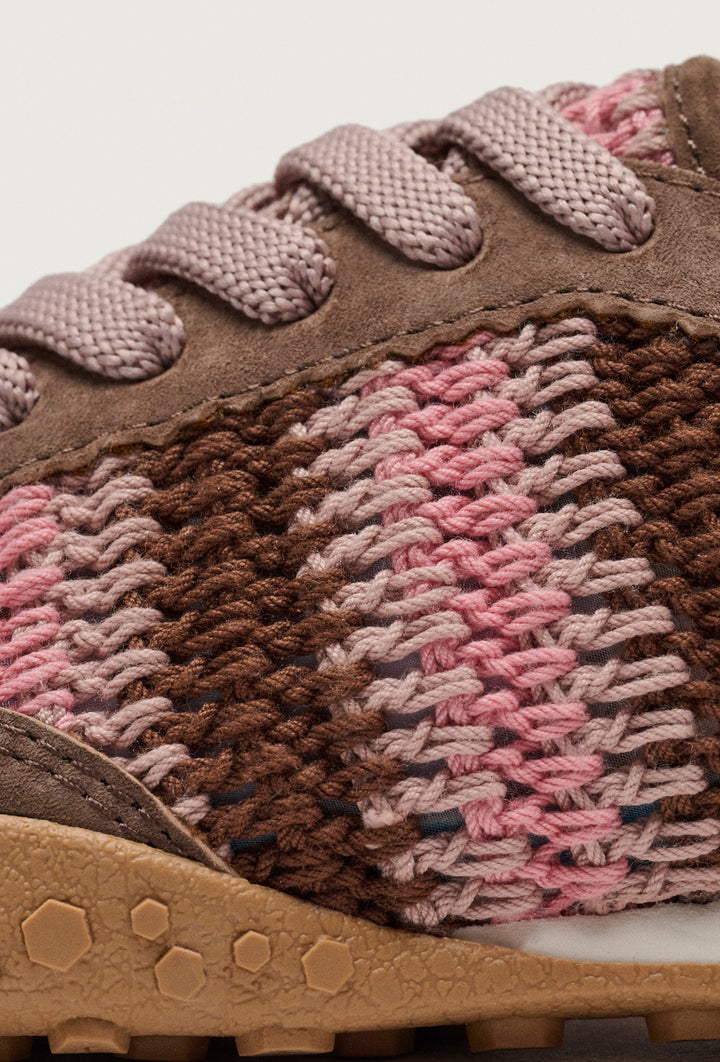 Geflochtene Sneaker in Braun und Rosa