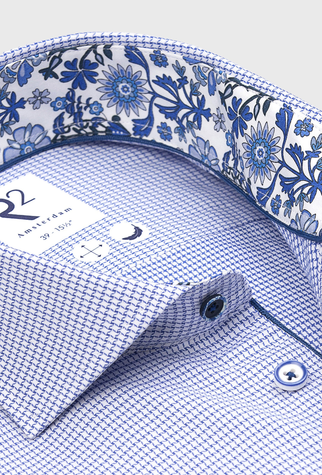 Herrenhemd in Blau mit floralem Kragensteg