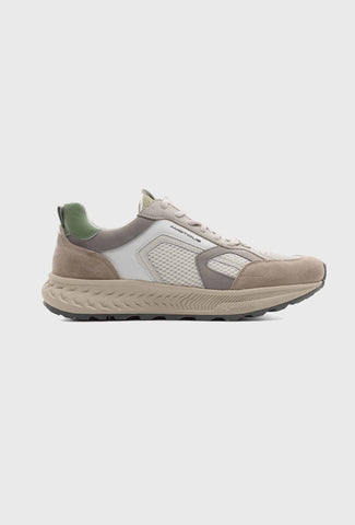 Moderne sportschoenen in tinten beige, grijs en groen