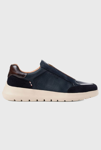 Ambitious Navy Trainers with a Contrasting Sole