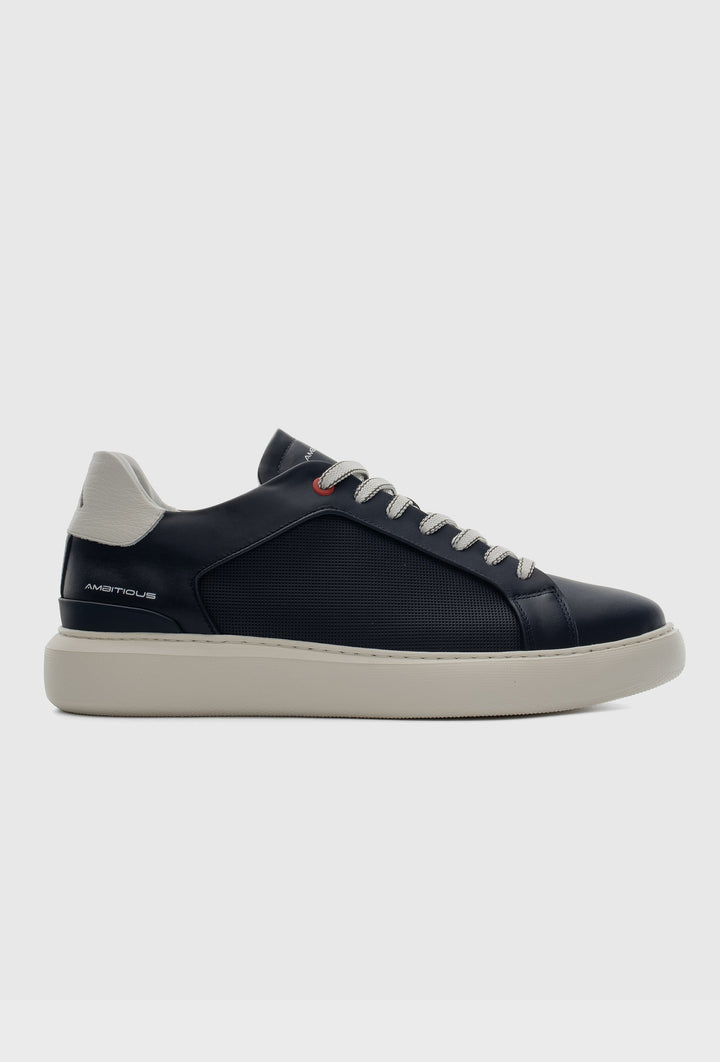 Herren-Ledersneaker in Navy mit weißer Kontrastsohle