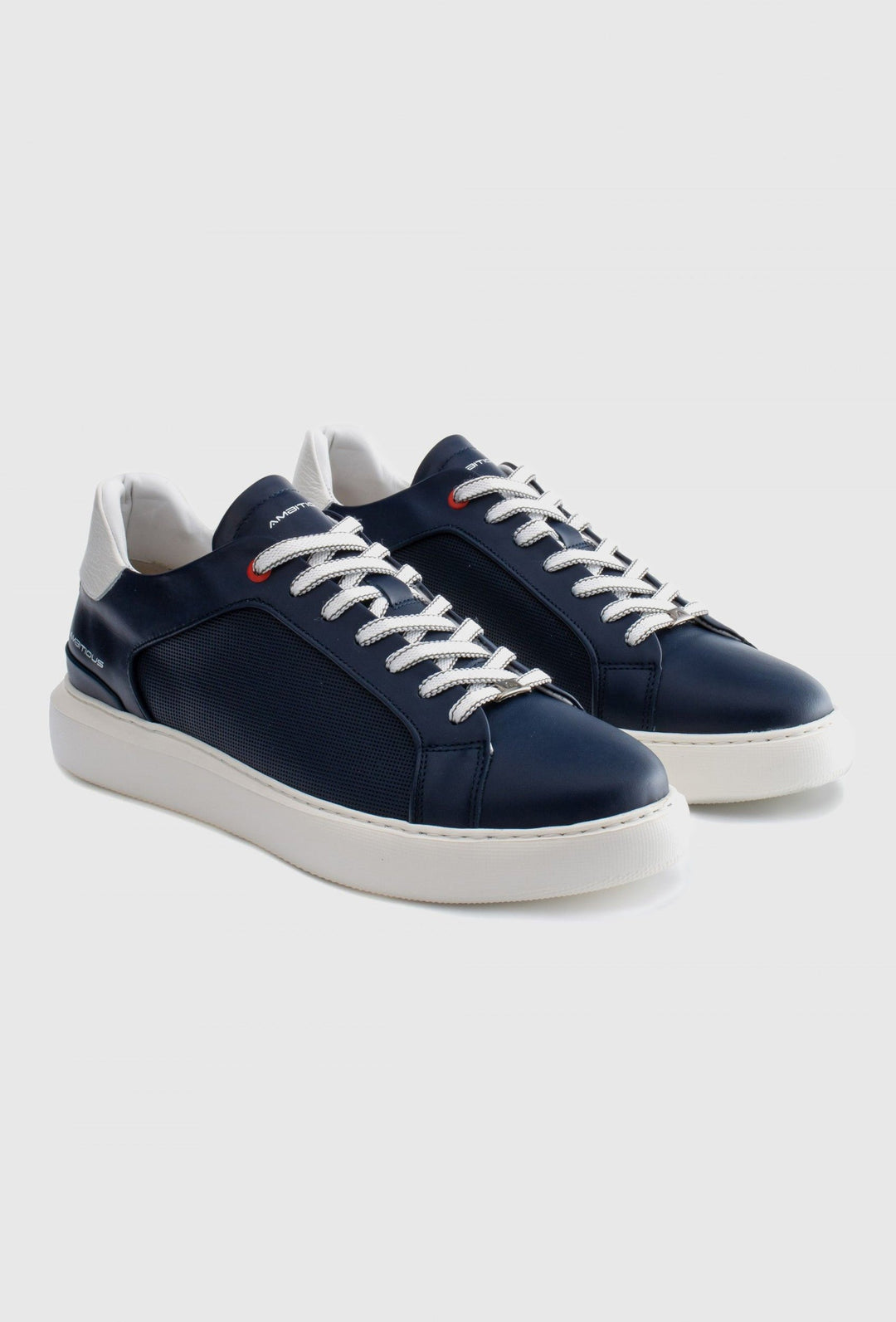 Herren-Ledersneaker in Navy mit weißer Kontrastsohle