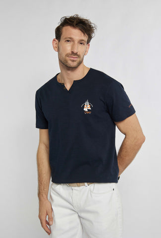 Marineblauw t-shirt met korte mouwen, opdruk en decoratieve knopen