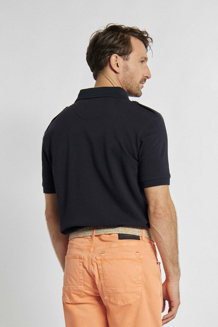 Marineblauw poloshirt met nautisch, subtiel patroon
