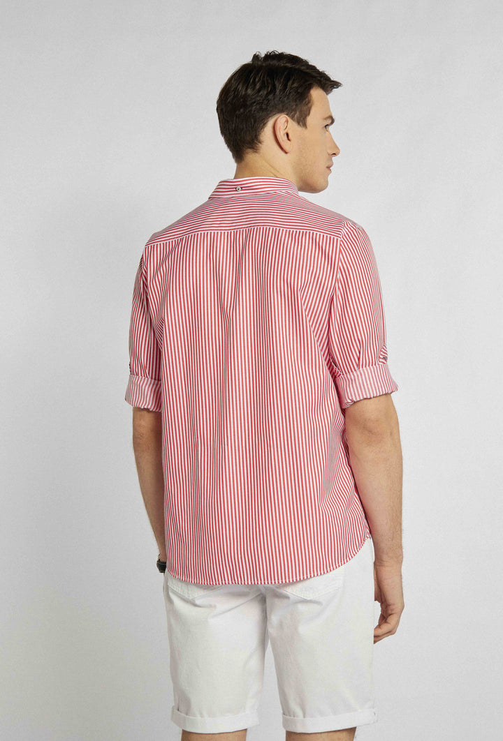 Chemise boutonnée élégante à fines rayures rouges et blanches