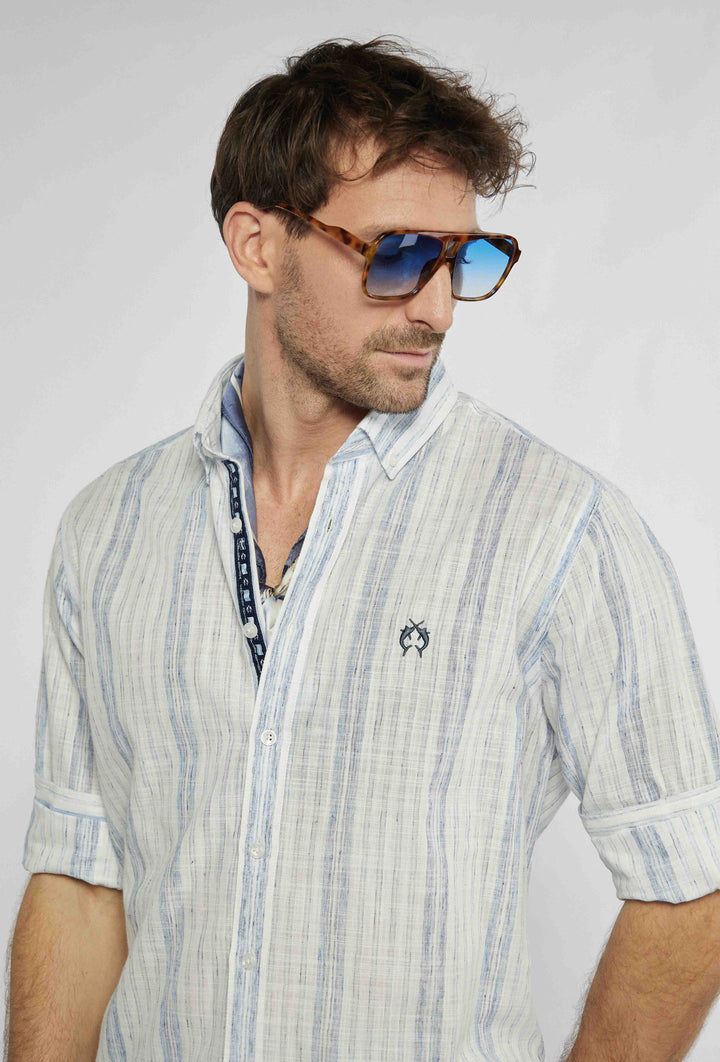 Campione-Shirt mit vertikalen marineblauen Streifen und Markenlogo auf der Brust Modern Fit