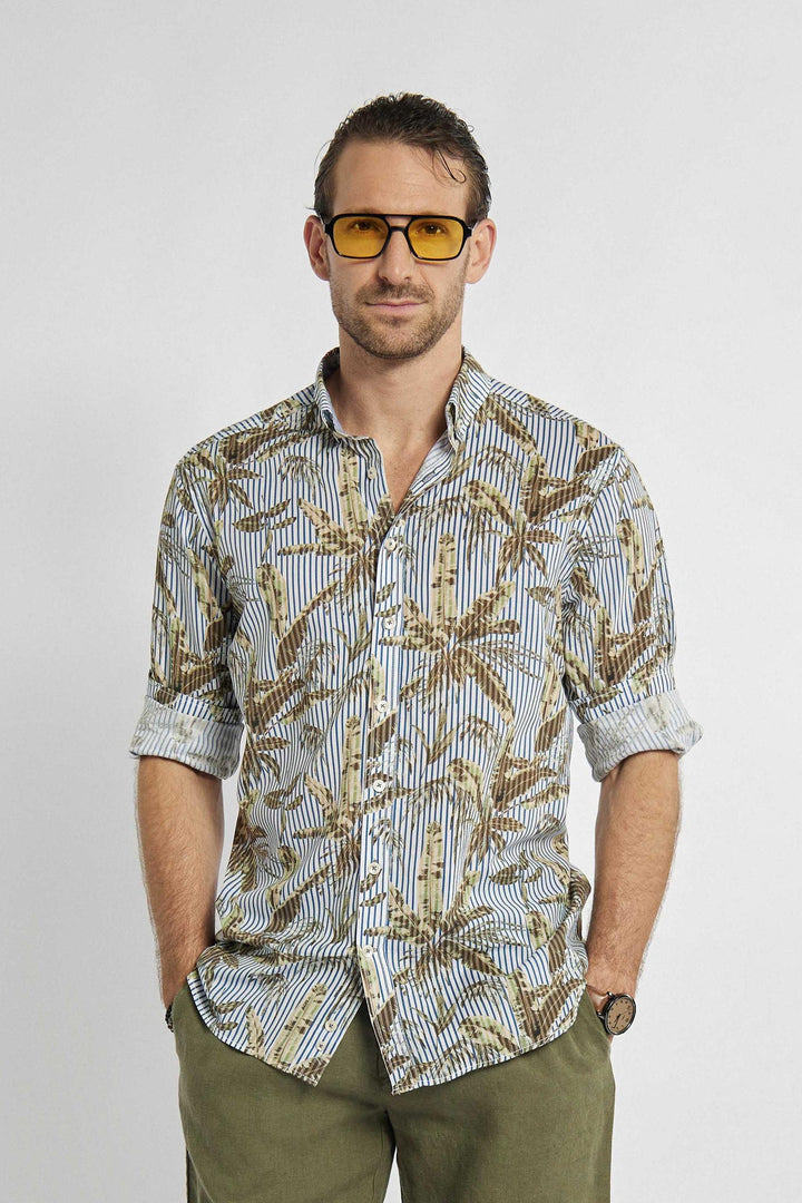 Chemise à rayures bleu marine et blanches et motif feuillu
