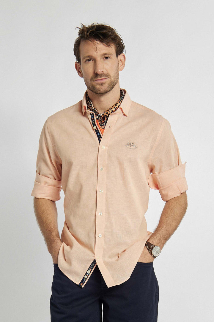 Campione-shirt in zachtoranje tint en patroon op de borst