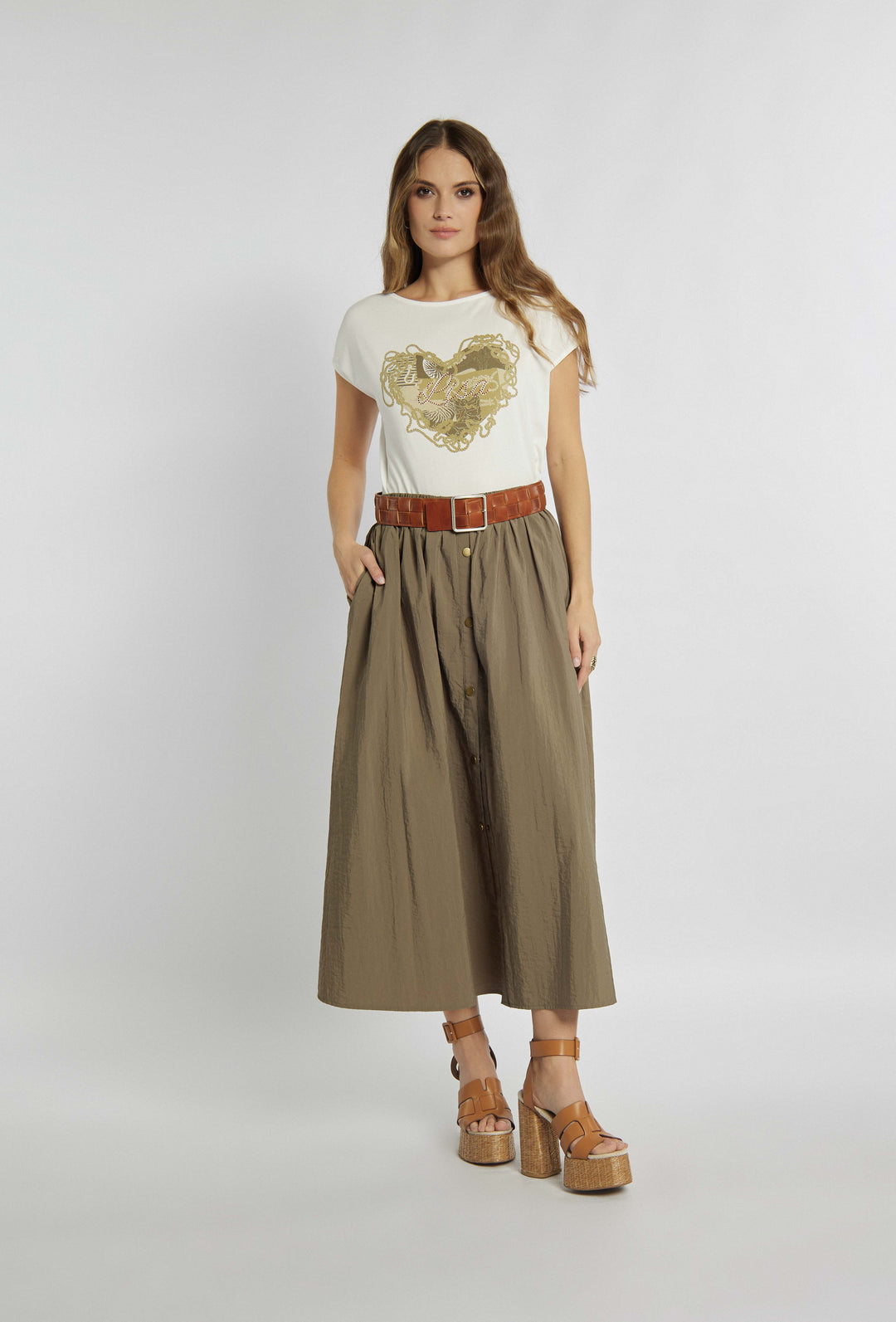 T-Shirt in Ecru-Farbe mit sichtbarem Aufdruck