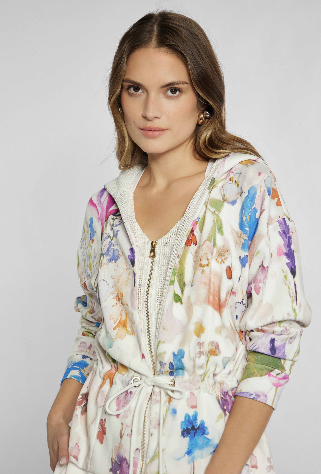 Aufgeknöpftes Sweatshirt mit Blumendruck und Netzeinsatz