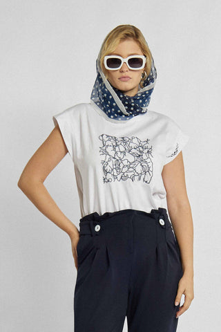 Weißes T-Shirt mit kontrastierendem Aufdruck im Marine-Stil