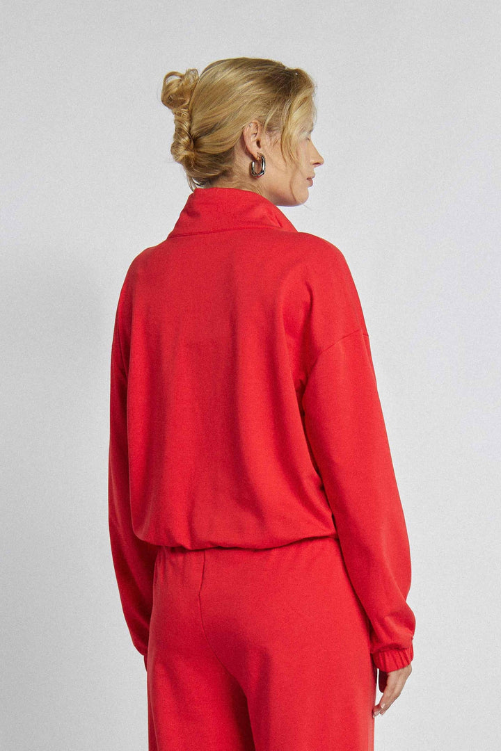 Rotes aufgeknöpftes Sweatshirt mit Taschen und gerippten Bündchen