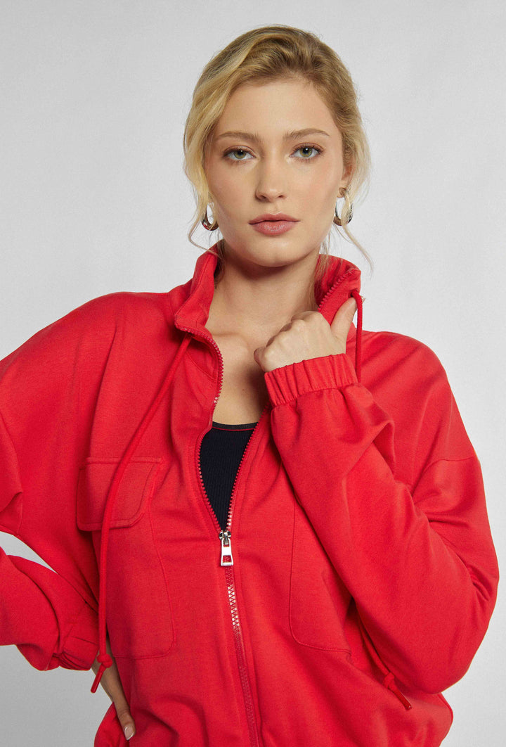 Rotes aufgeknöpftes Sweatshirt mit Taschen und gerippten Bündchen