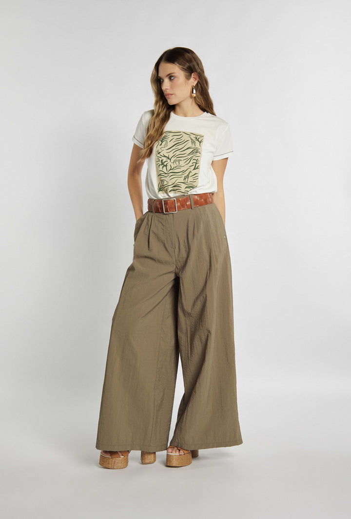 Pants with wide leg in khaki color