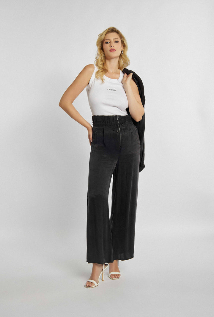 Airy fabric pants in black color