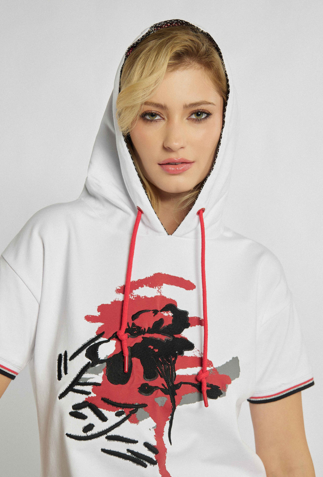 Nicht dehnbares Kurzarm-Sweatshirt mit kontrastierendem Druck
