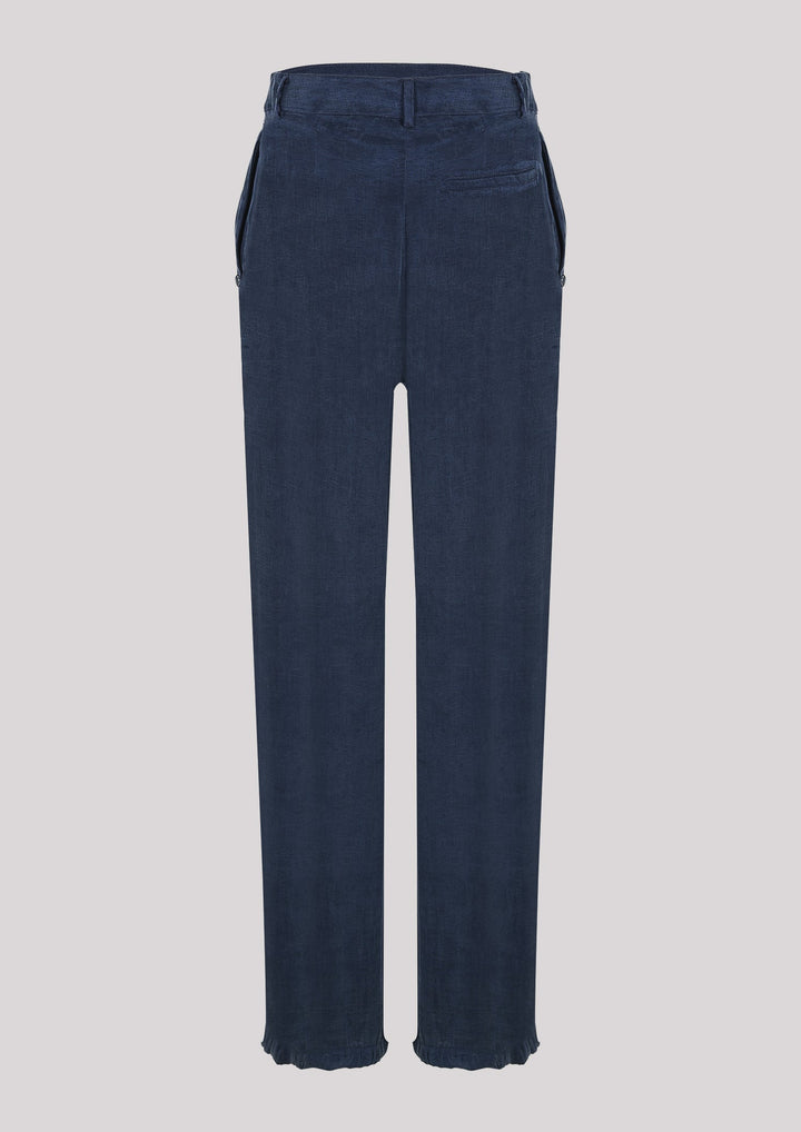 Pants in navy blue color with straight leg