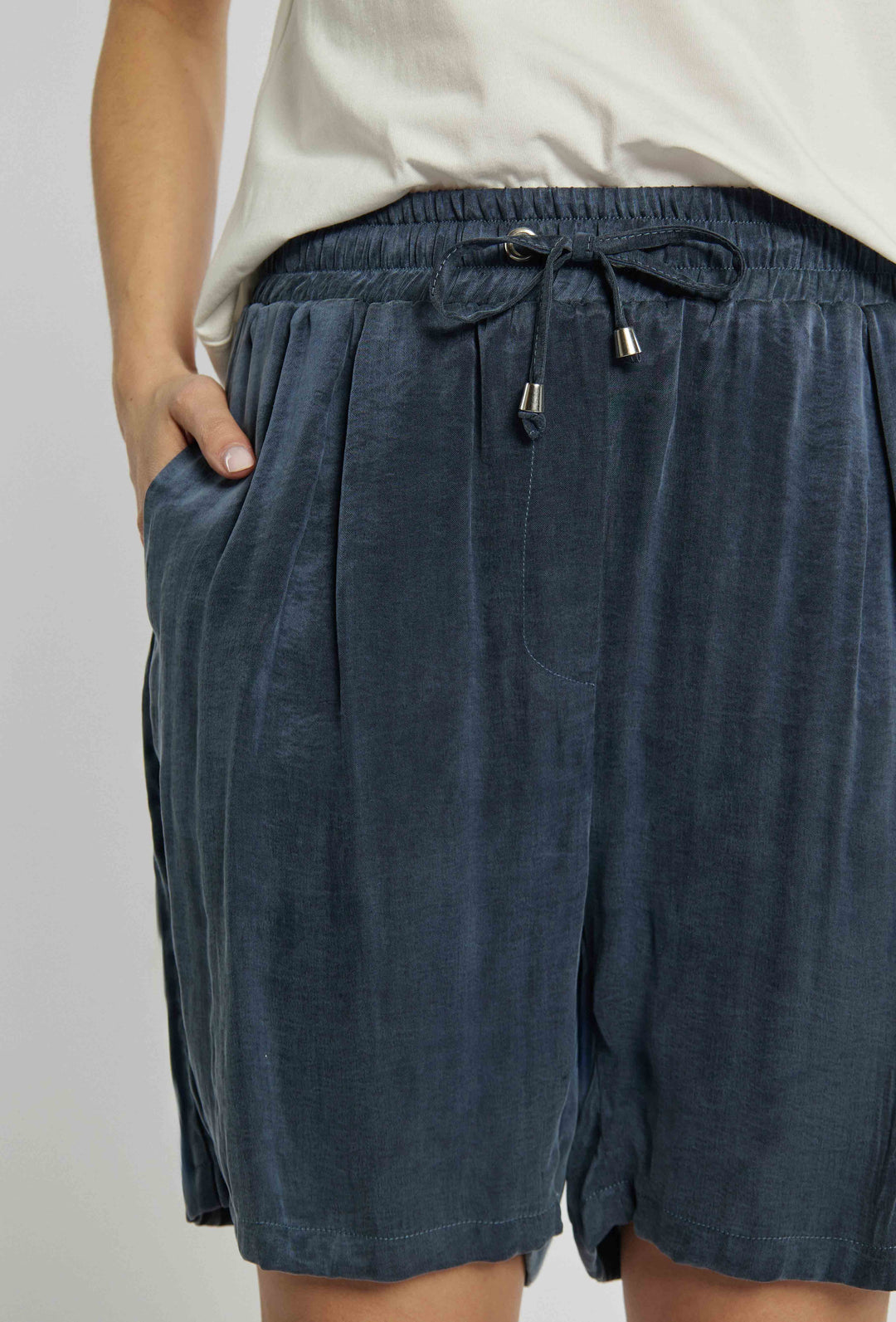 Short shorts in navy blue color