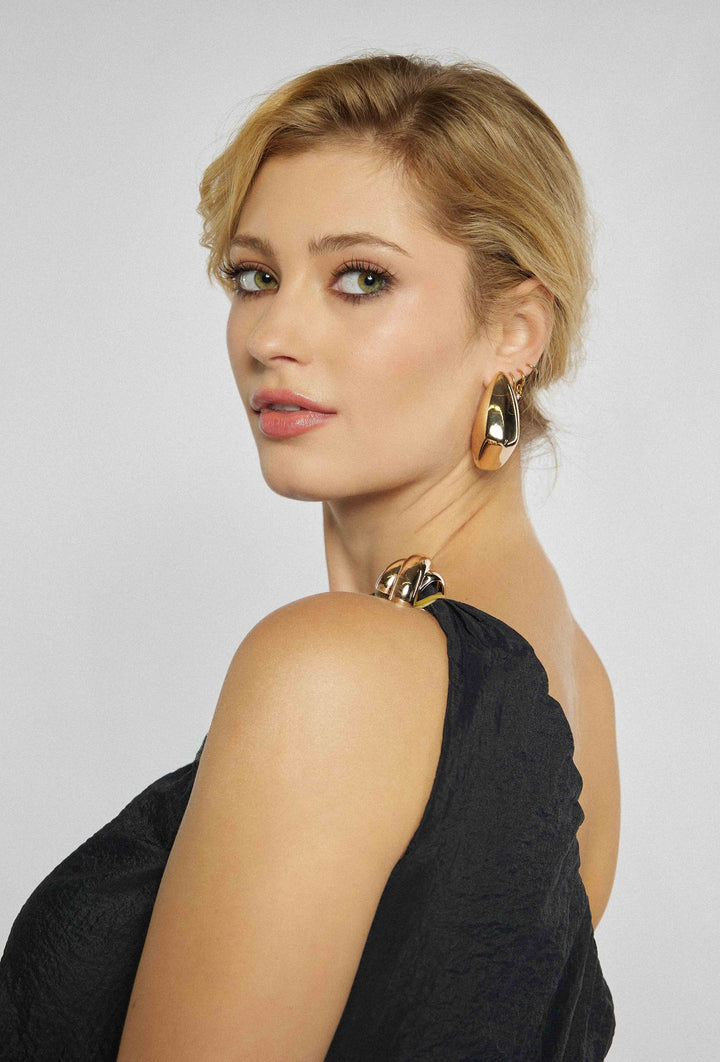 Elegant one shoulder dress in black color