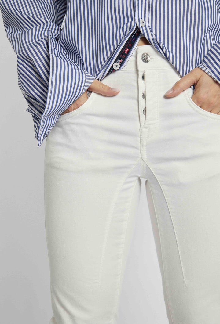 Weiße Hose mit 3/4 Beinlänge