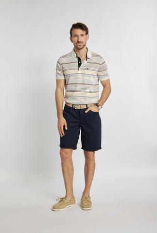 Marineblauwe shorts met decoratieve elementen en zakken