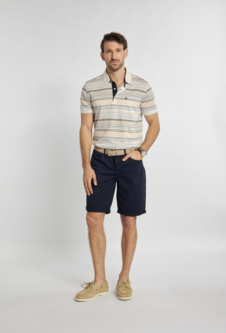 Marineblauwe shorts met decoratieve elementen en zakken