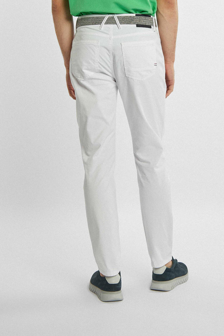 Lange witte broek met zakken en fijne details