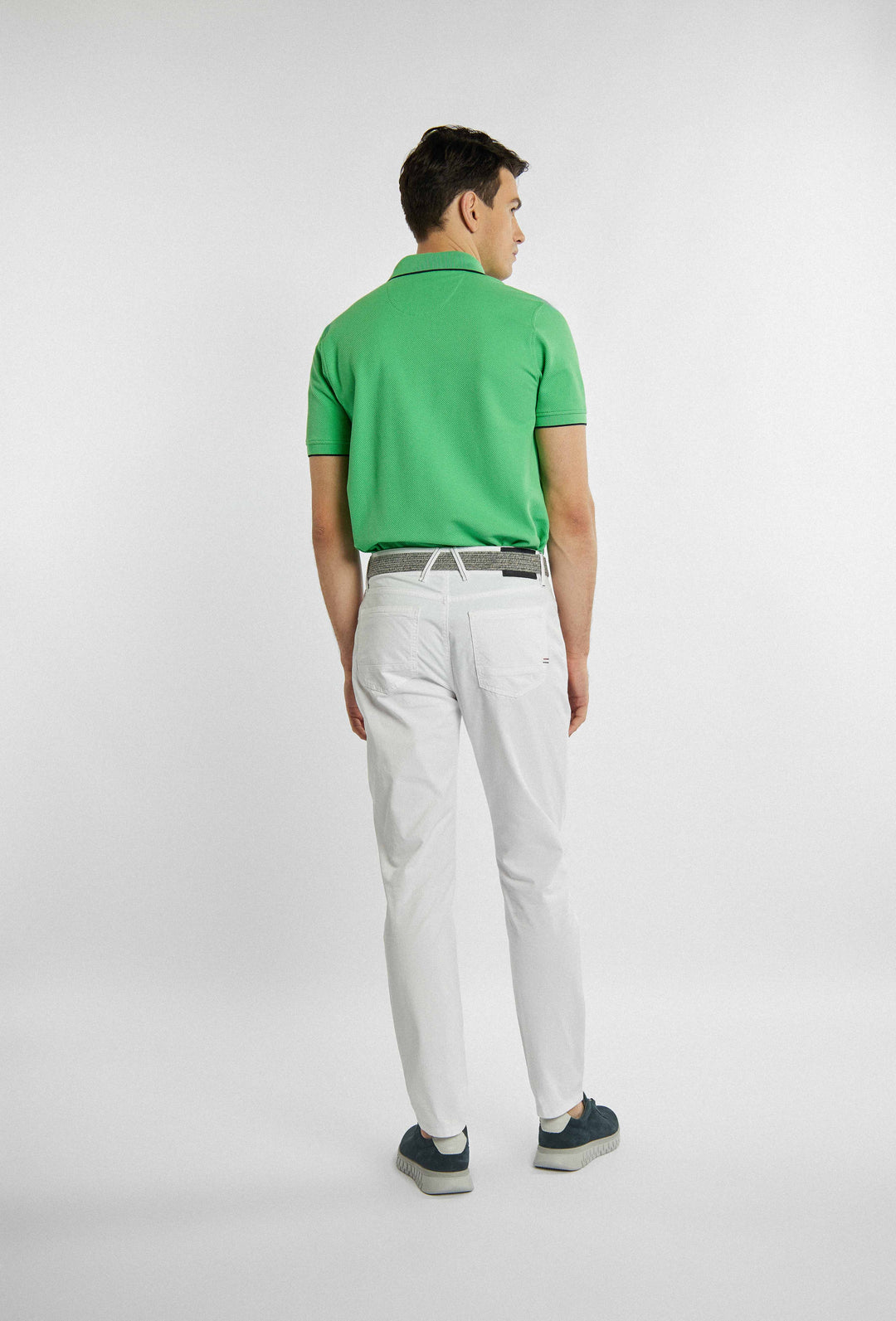 Lange witte broek met zakken en fijne details