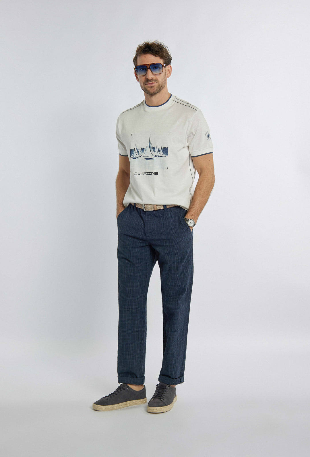 Broek in marineblauw ruitpatroon, met lange pijpen