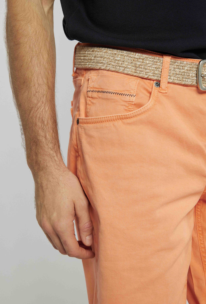 Shorts in een ongebruikelijke oranje kleur met zakdetails