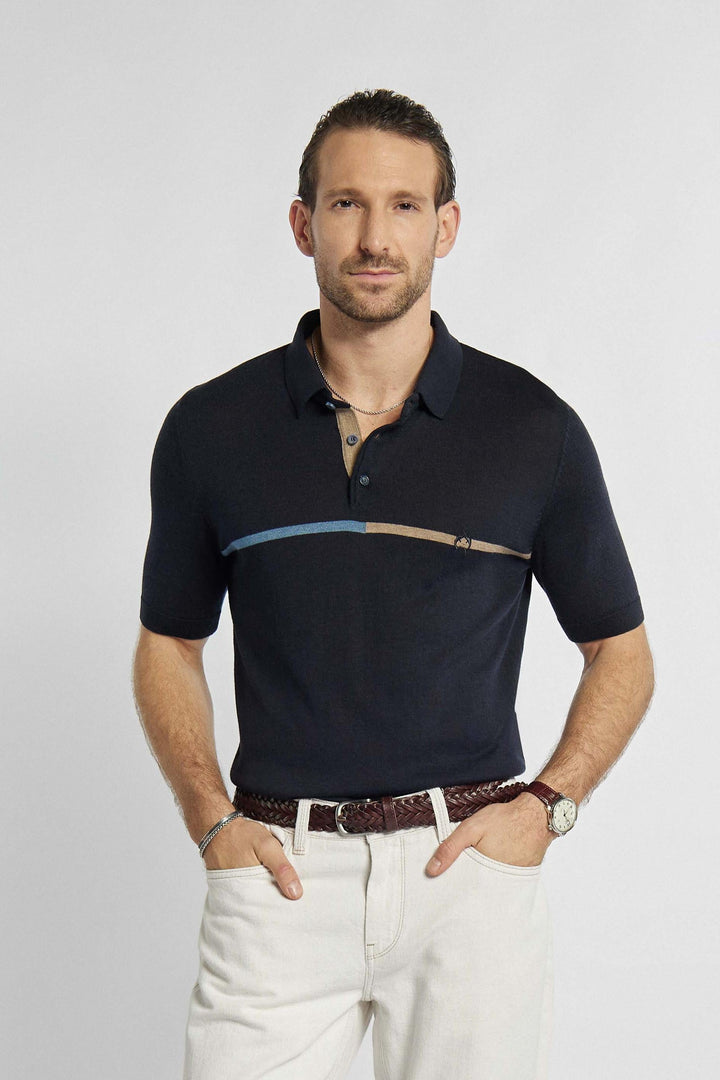 Polo à rayures horizontales élégantes en marron et bleu
