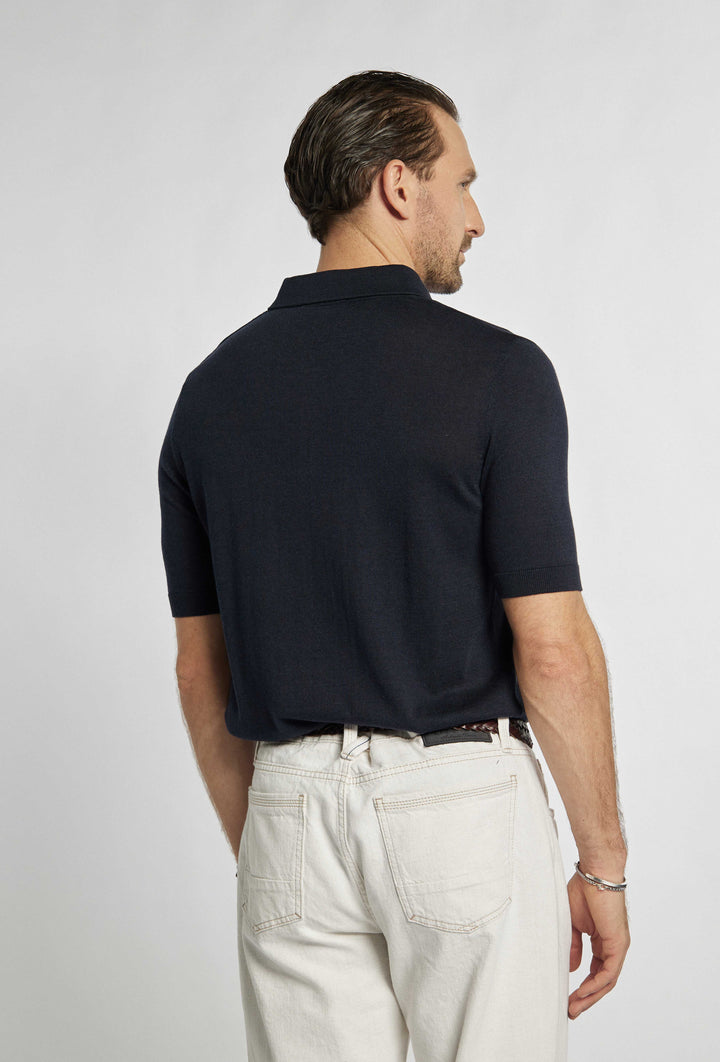 Polo à rayures horizontales élégantes en marron et bleu