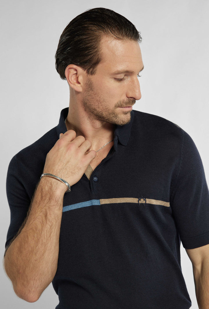 Polo à rayures horizontales élégantes en marron et bleu