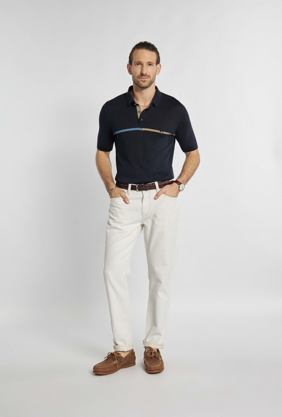 Polo à rayures horizontales élégantes en marron et bleu