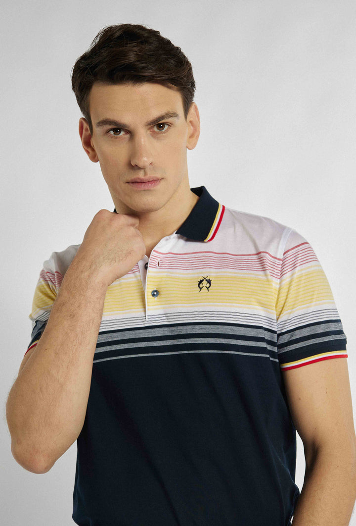 T-shirt polo met het logo van het merk, met verschillende gekleurde strepen aan de bovenkant