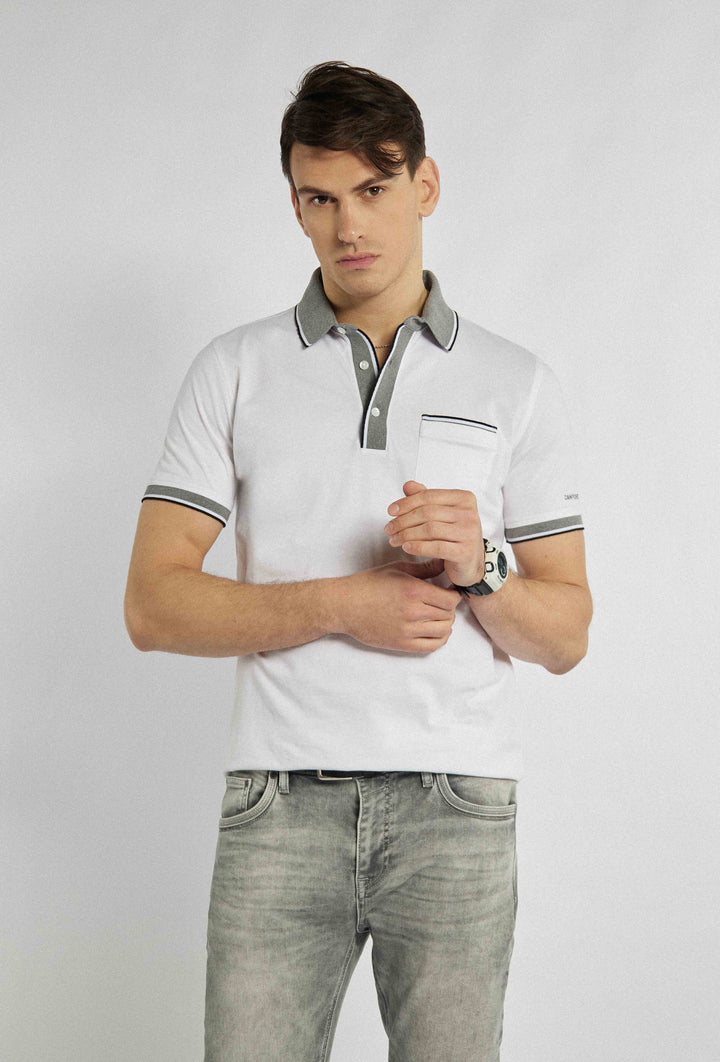 Wit poloshirt met knoopsluiting en grijze details en print