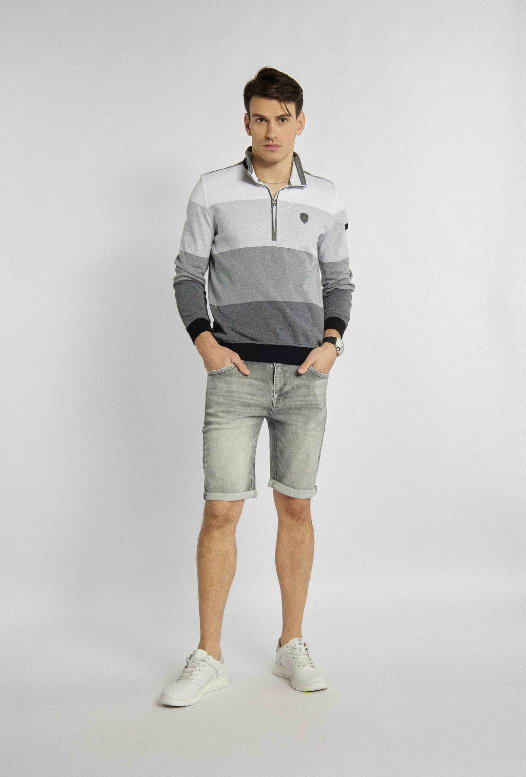 Grey sweatshirt with thick horizontal stripes with welts 