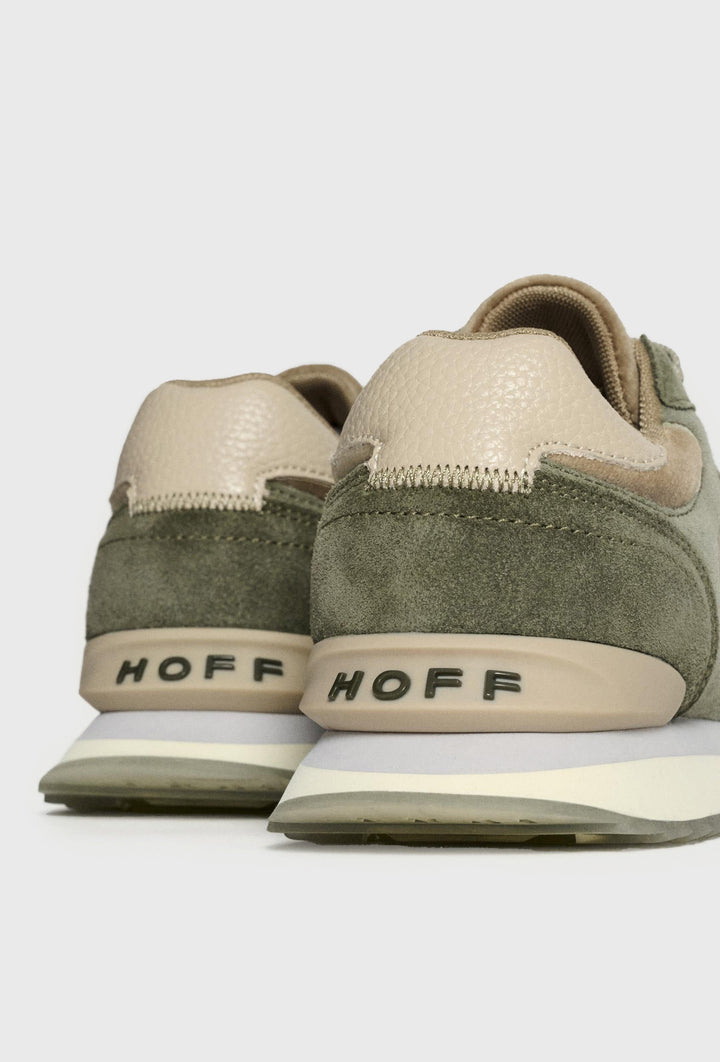 Weiß-graue Sneaker mit blauem Akzent