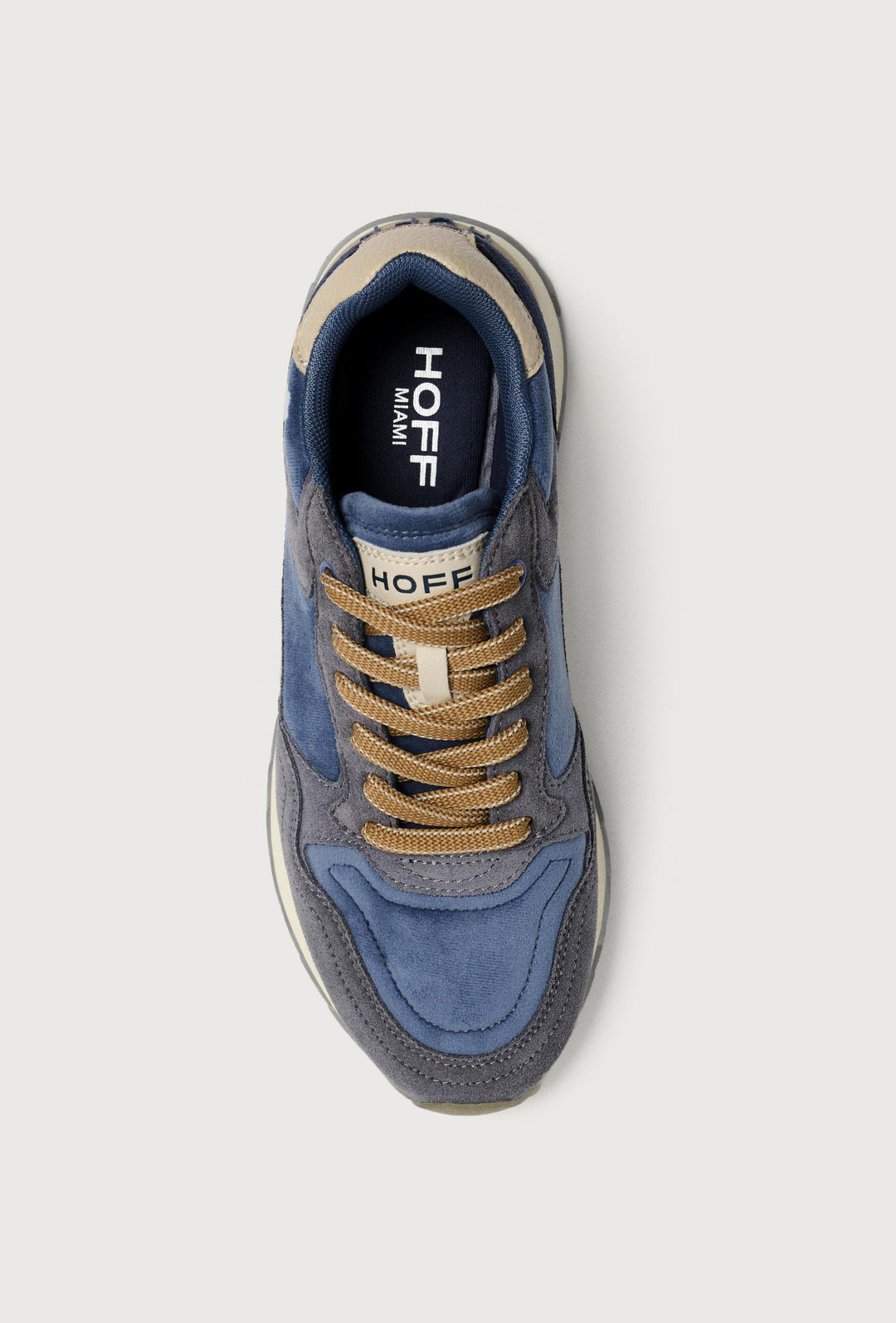 Blau-graue Sneaker mit beigen Einsätzen
