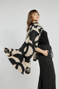 Eleganter Schal mit geometrischem Print