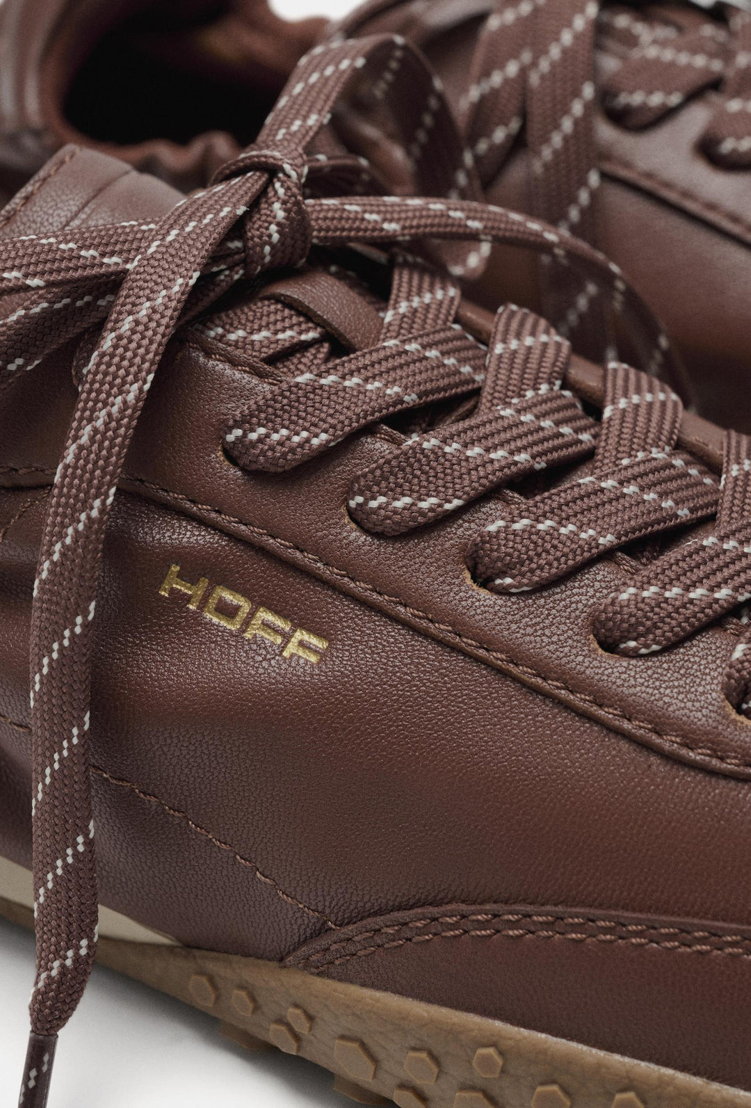 Braune Leder-Sneaker mit Kontrastsohle