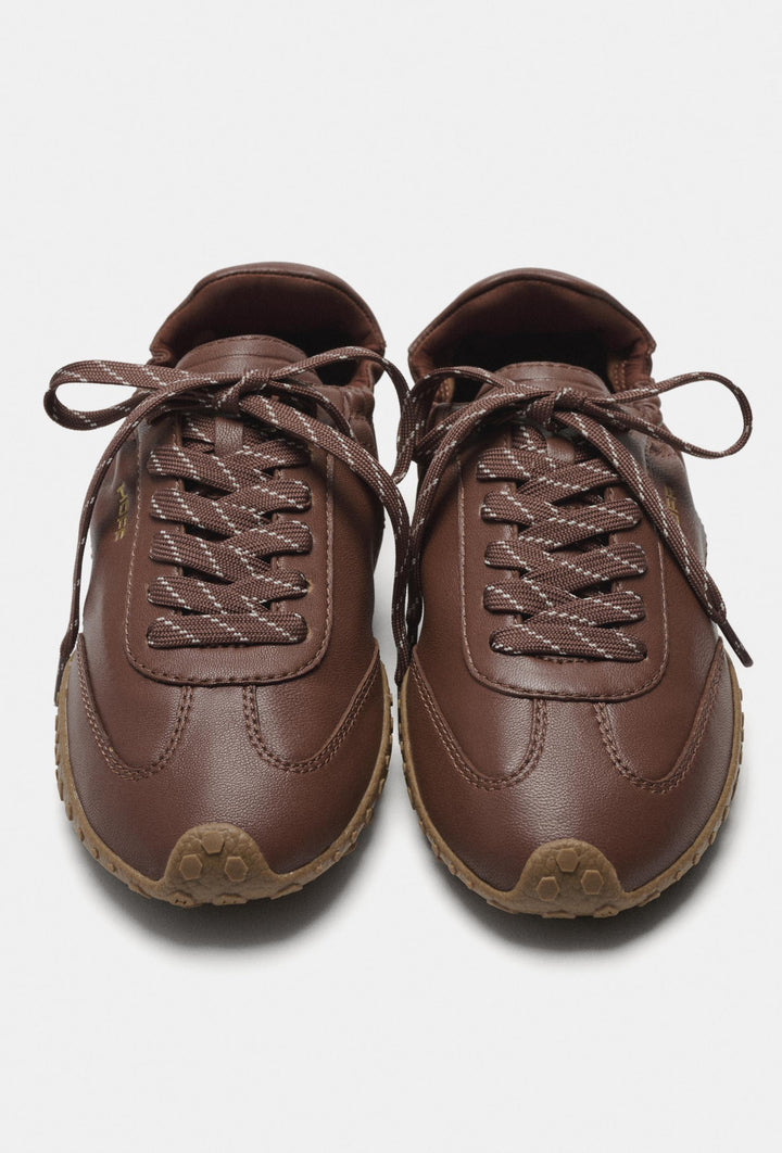 Braune Leder-Sneaker mit Kontrastsohle