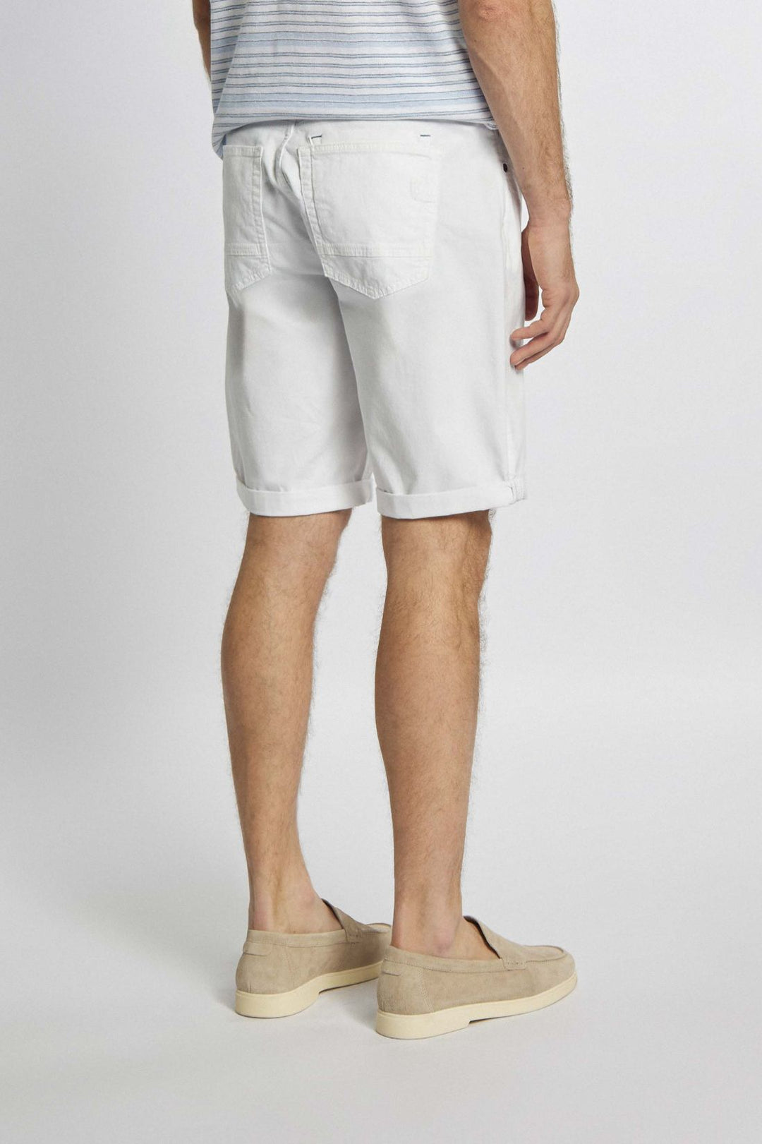 Weiße Bermudashorts mit klassischem Schnitt