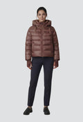 Kurze Steppjacke mit Kapuze und Taschen