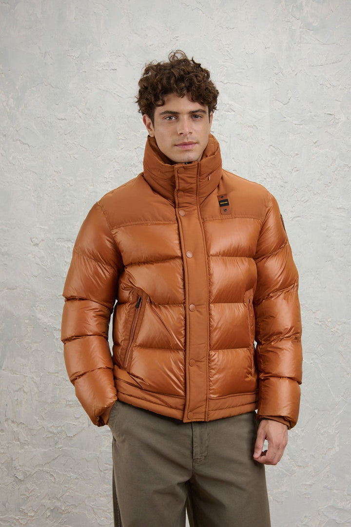 Braune Steppjacke mit Seitentaschen