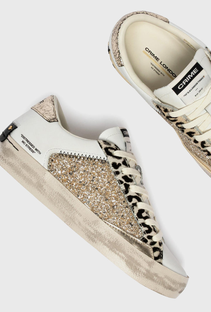 Weiße Crime London Sneaker mit Panther-Print und Glitzer