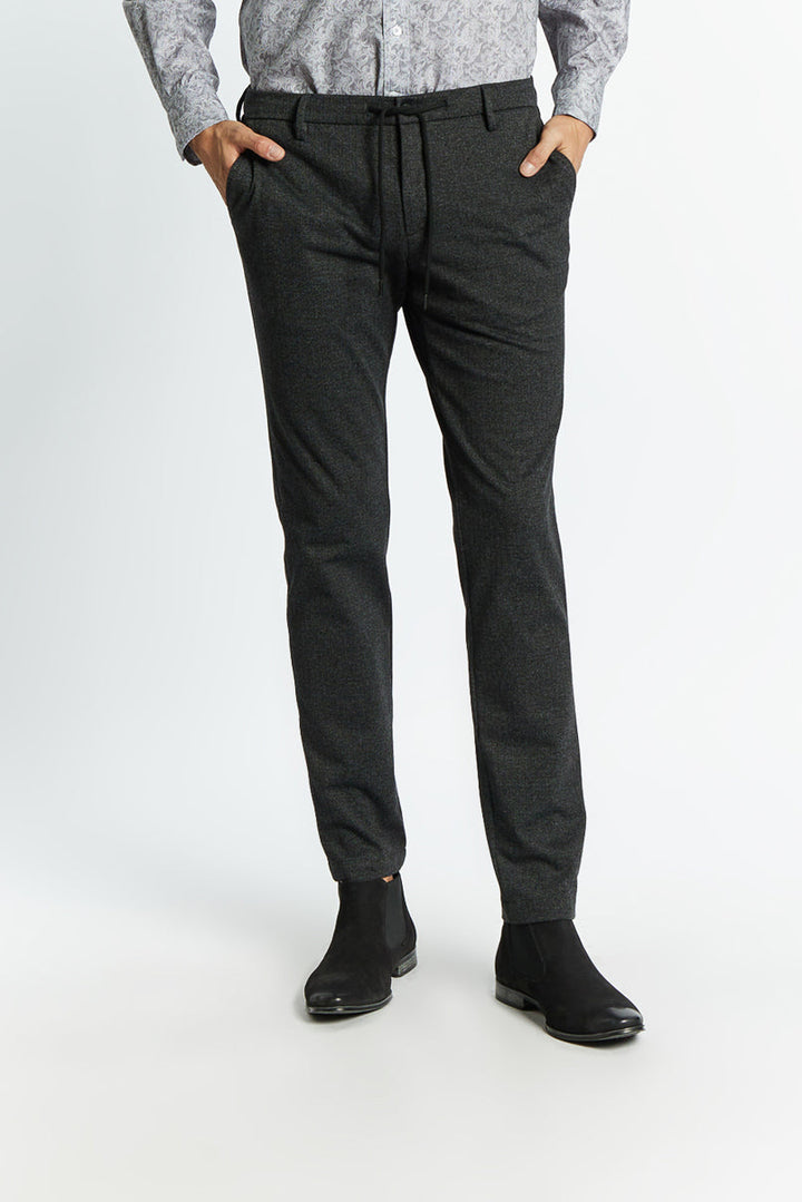 Pantalon en tissu élégant